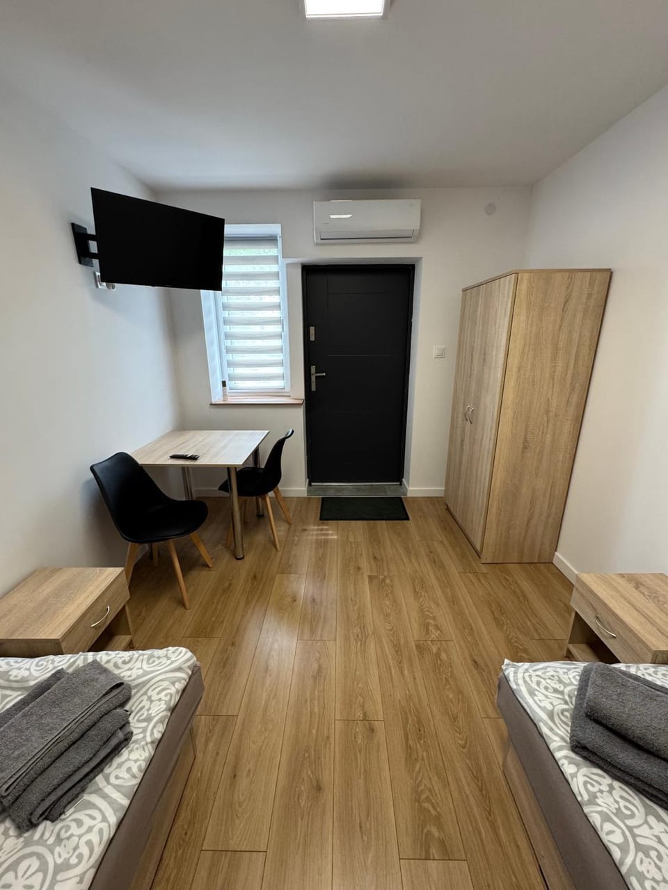 Other, Photo of the whole room