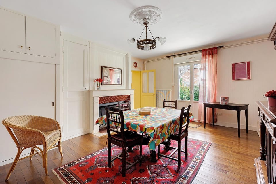 Property building, Living room
