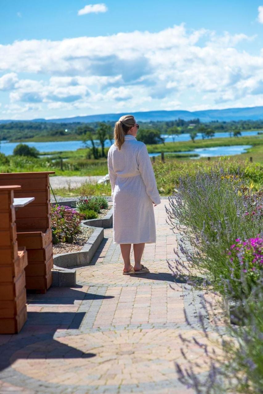 Natural landscape, Hot Tub, Guests, Lake view, River view