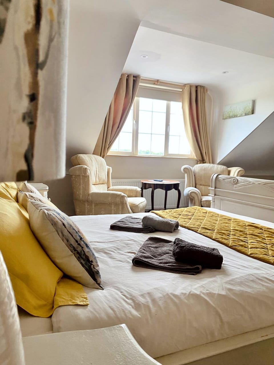 Bed, Bedroom, towels