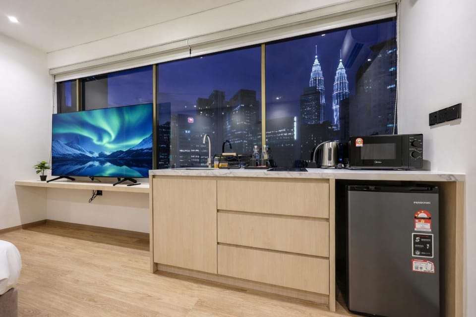 TV and multimedia, Kitchen or kitchenette, Landmark view, Landmark view