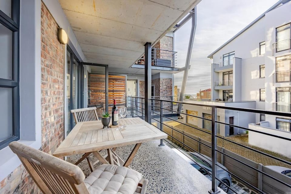 Manhattan Style Garden Studio, Blouberg Apartment in Cape Town