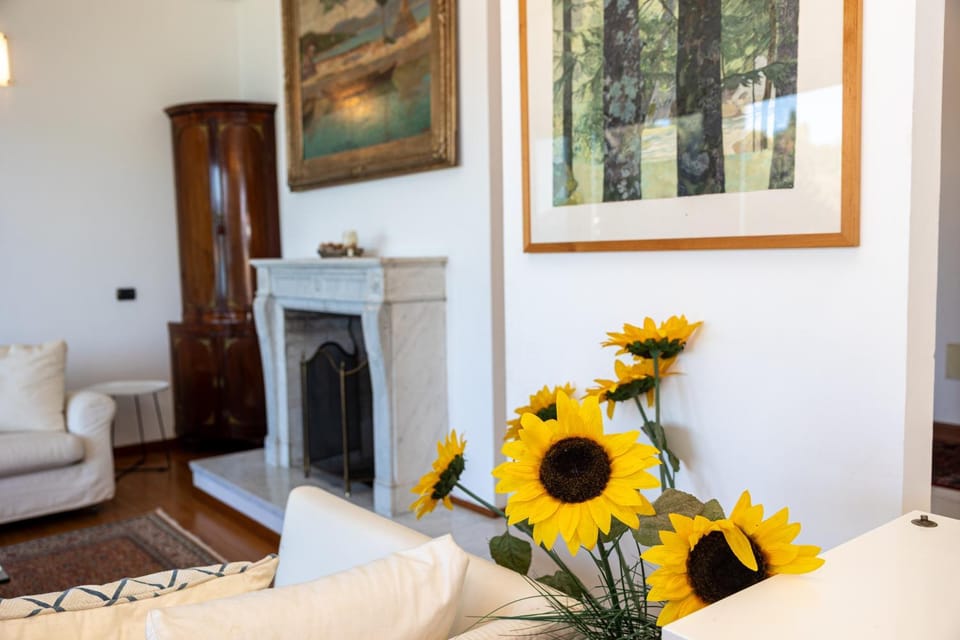 Living room, Decorative detail, Seating area