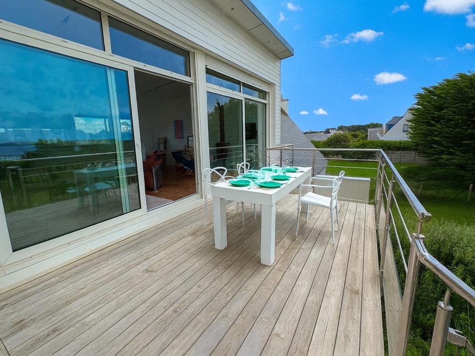 Property building, Patio, Spring, Day, Natural landscape, View (from property/room), Balcony/Terrace, Dining area