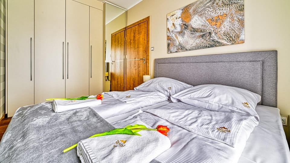 Bed, Bedroom, towels, wardrobe