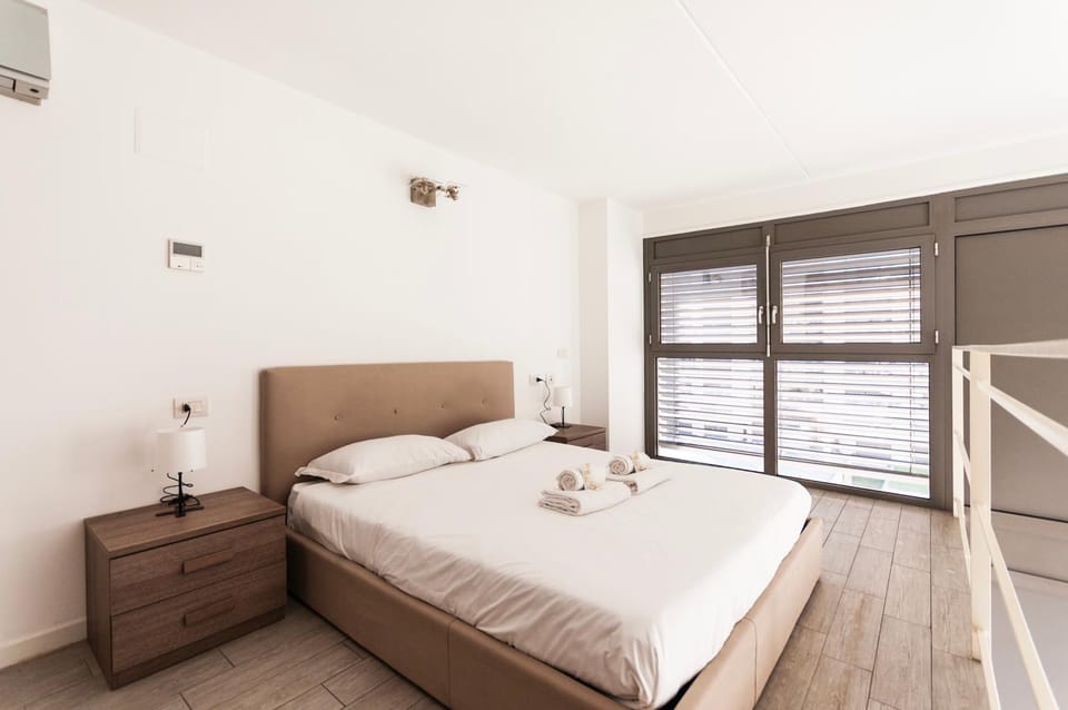 Youhosty - Bruno Maderna 17 Duplex Apartment in Milan
