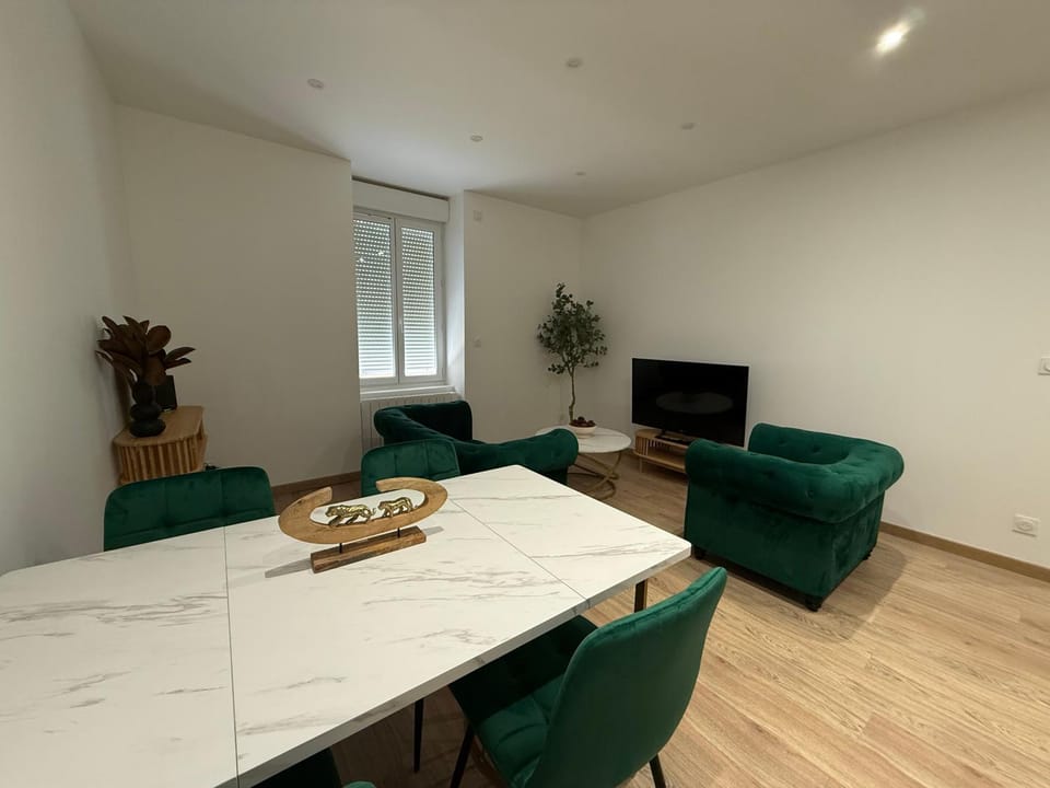 Living room, Dining area