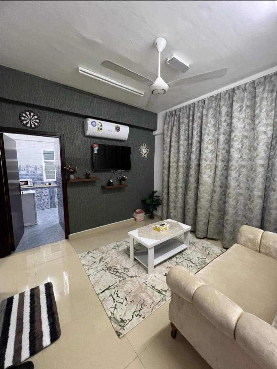 TV and multimedia, Living room, Seating area, air conditioner