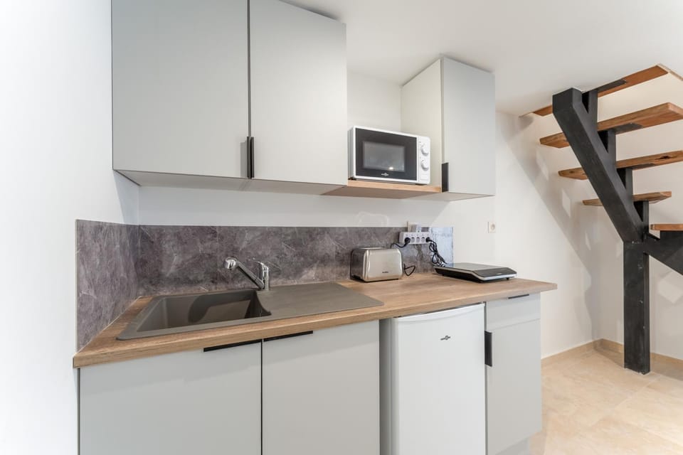 Property building, Kitchen or kitchenette, Living room