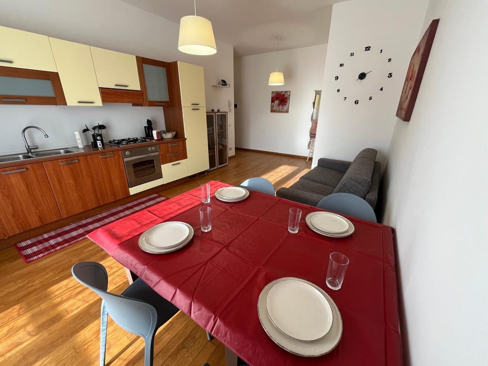 TV and multimedia, Kitchen or kitchenette, Living room, Dining area, heating, oven, air conditioner