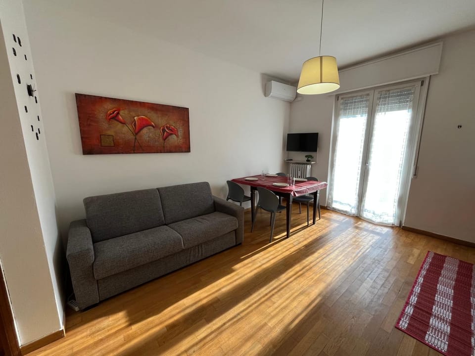 TV and multimedia, Living room, Seating area, Evening entertainment, heating, air conditioner