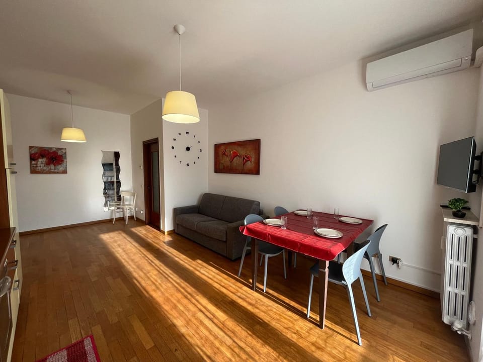 TV and multimedia, Living room, Seating area, Dining area, heating, air conditioner