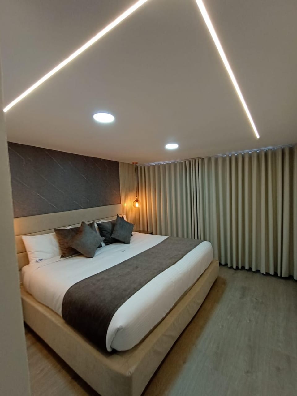 Bed, Photo of the whole room, Bedroom