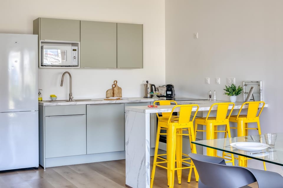 Kitchen or kitchenette, oven, stove