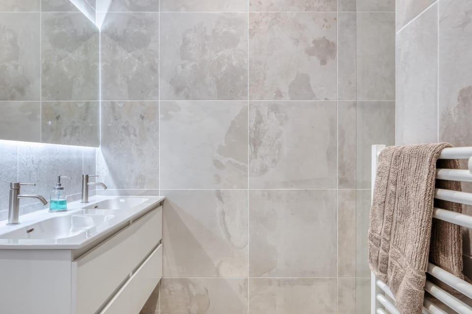 Shower, Bathroom, towels
