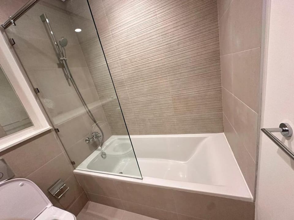 Shower, Toilet, Bathroom, Bath