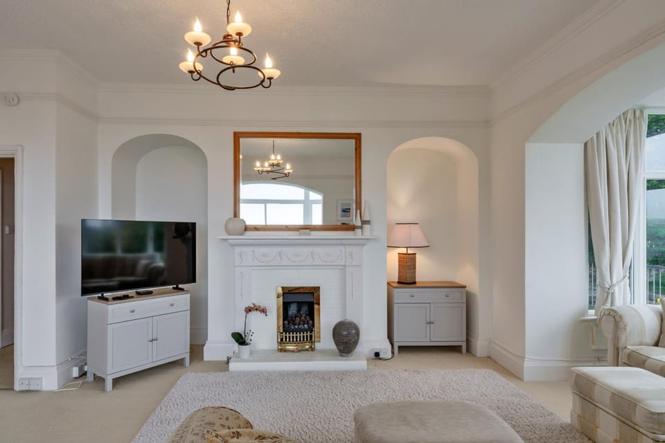 Communal lounge/ TV room, Living room