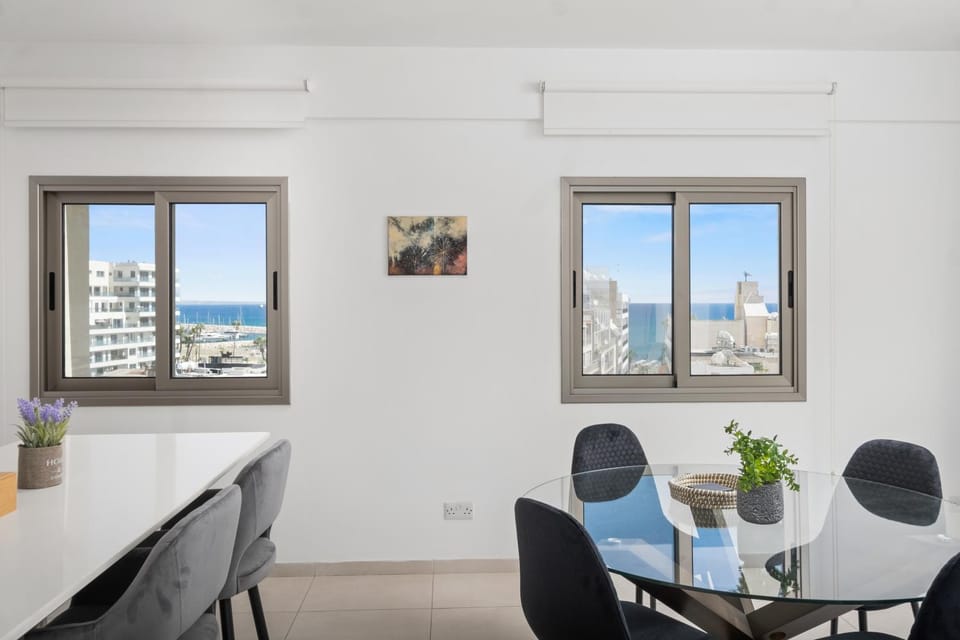 Seating area, Dining area, Sea view