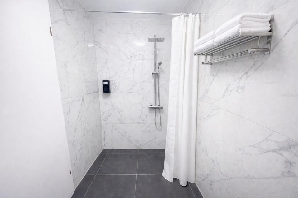 Shower, Bathroom, towels
