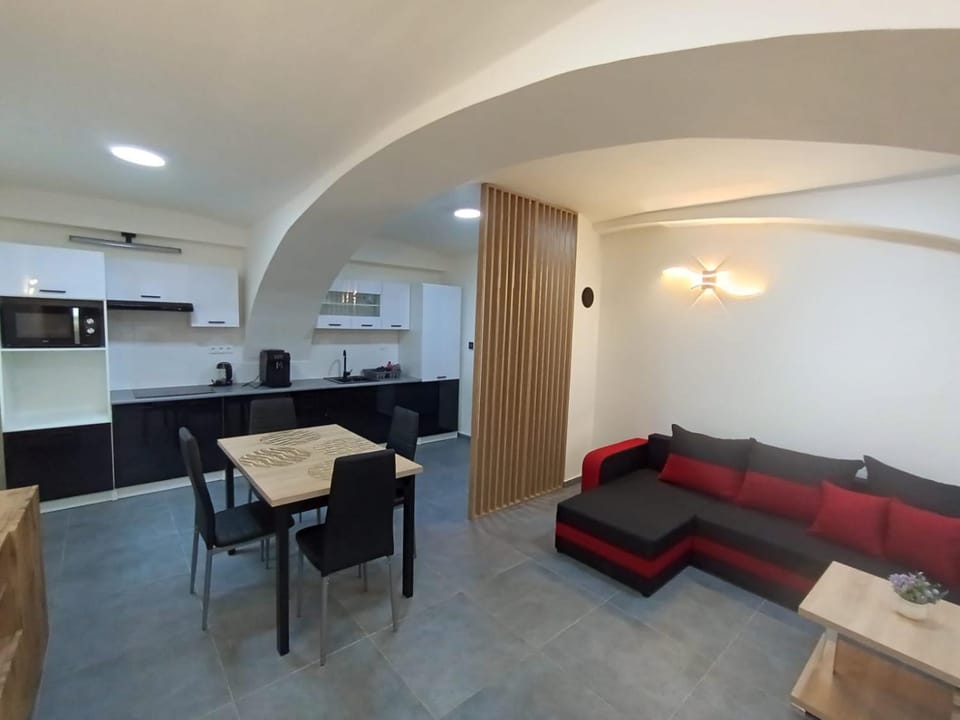 Coffee/tea facilities, Kitchen or kitchenette, Living room, Dining area
