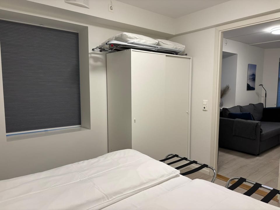 Photo of the whole room, Bedroom, wardrobe