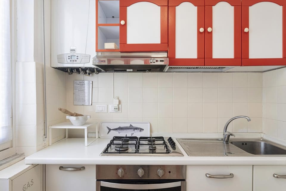 Kitchen or kitchenette