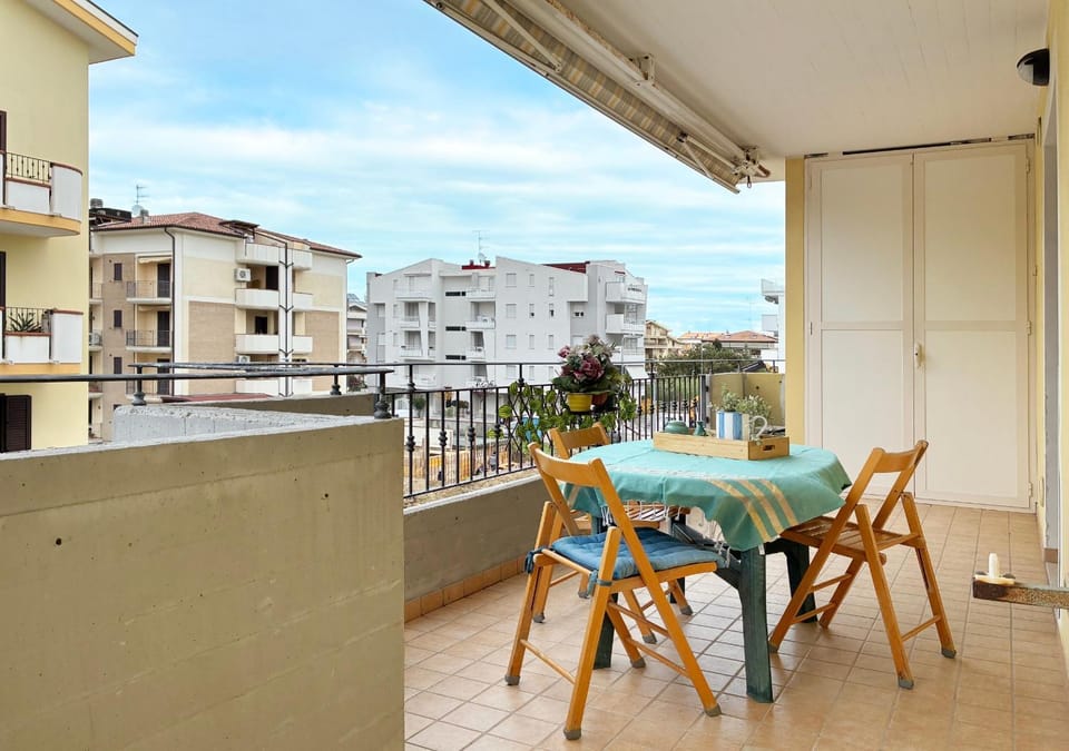 View (from property/room), Balcony/Terrace, Dining area