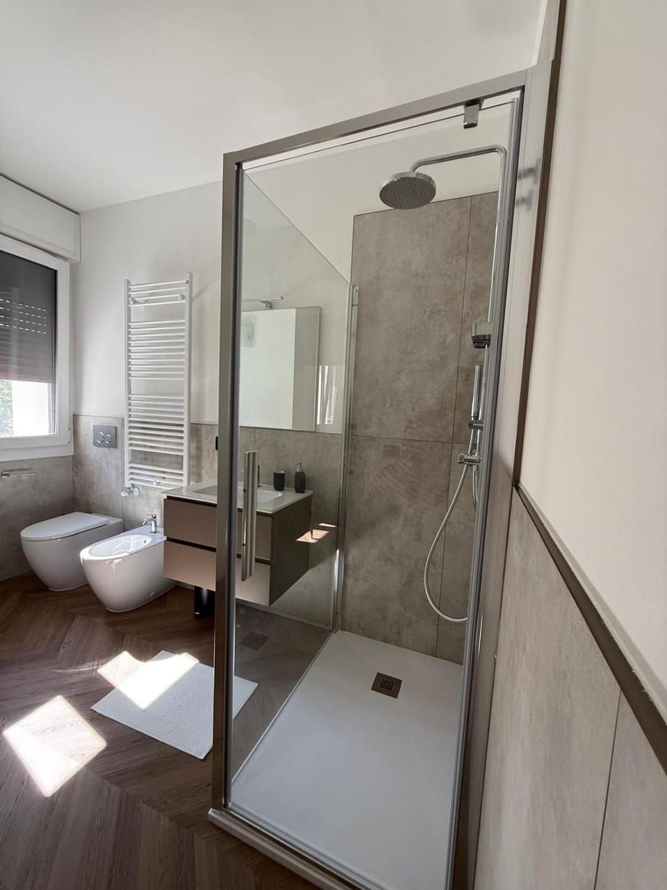 Shower, Toilet, Bathroom, towels
