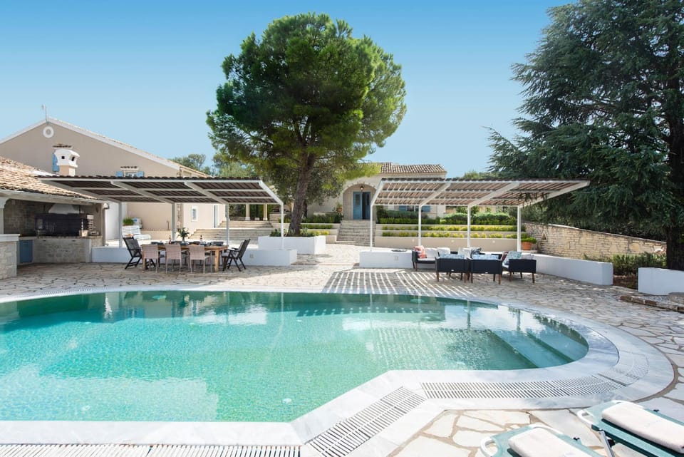 Property building, Swimming pool, sunbed