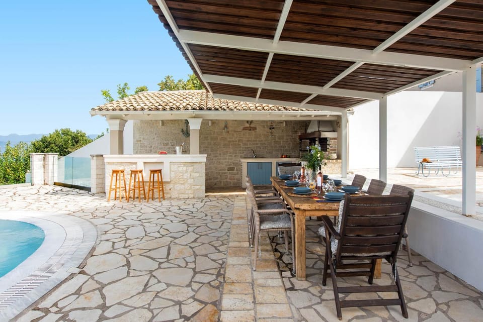 Property building, BBQ facilities, Balcony/Terrace, Dining area, Swimming pool