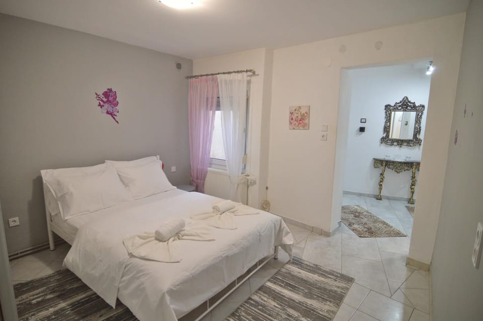 Bed, Photo of the whole room, Bedroom, towels, wardrobe