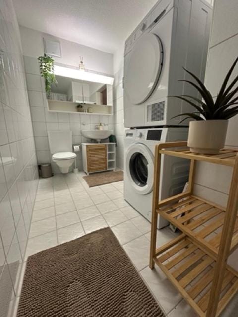 Shower, Toilet, Bathroom, washing machine, dryer