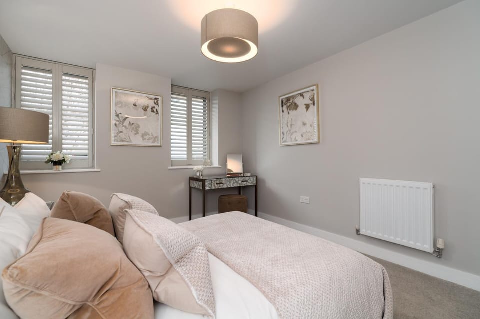 Elliot Oliver - Luxury 2 Bedroom, 2 Bathroom Apt with Parking Apartment in Cheltenham