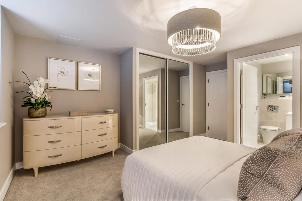 Elliot Oliver - Luxury 2 Bedroom, 2 Bathroom Apt with Parking Apartment in Cheltenham