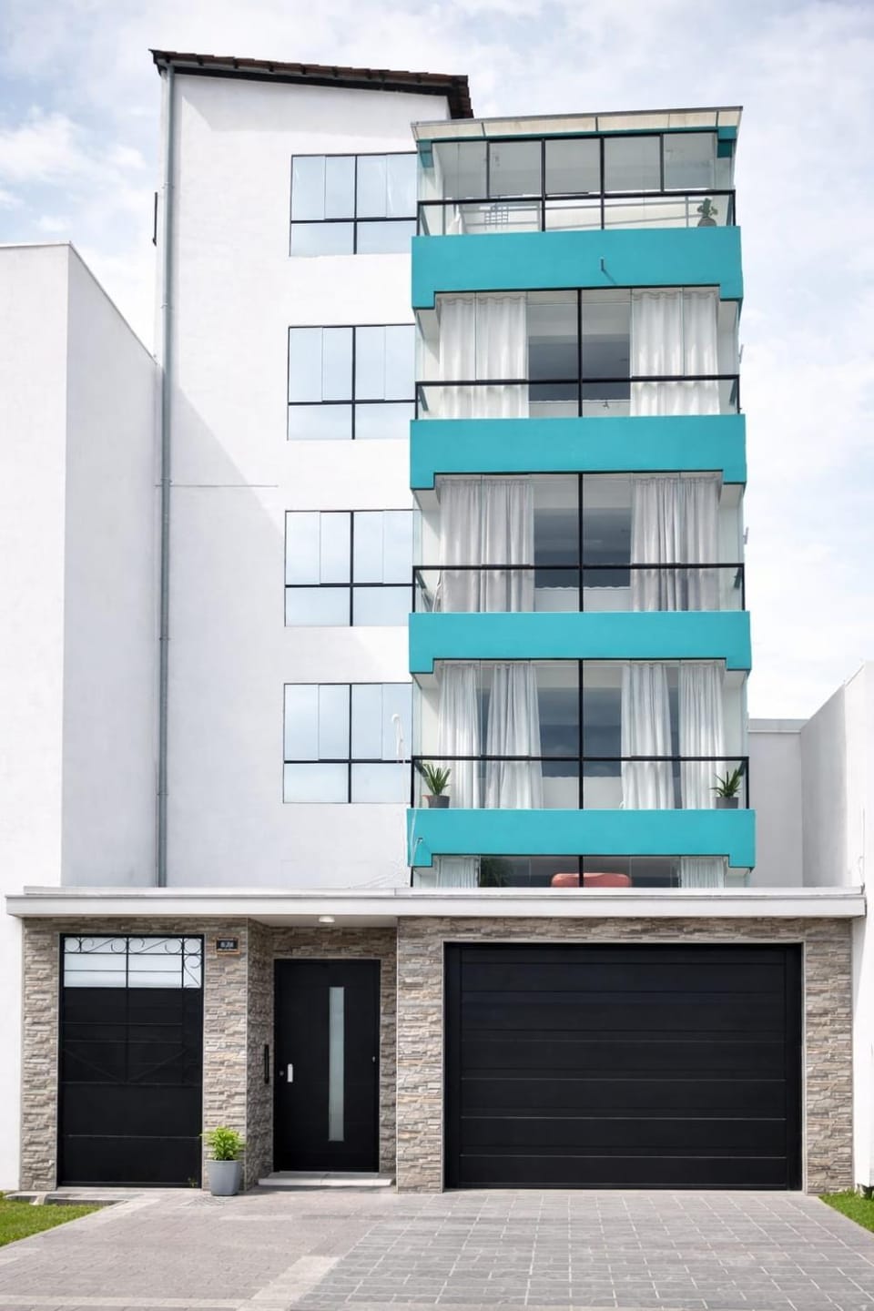 Facade/entrance