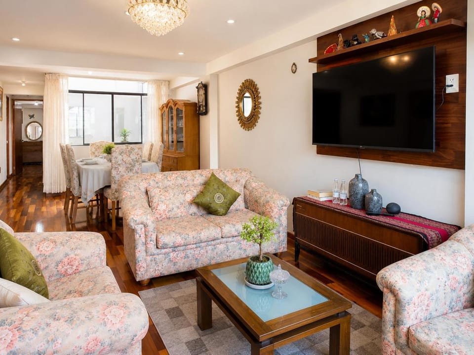 Communal lounge/ TV room