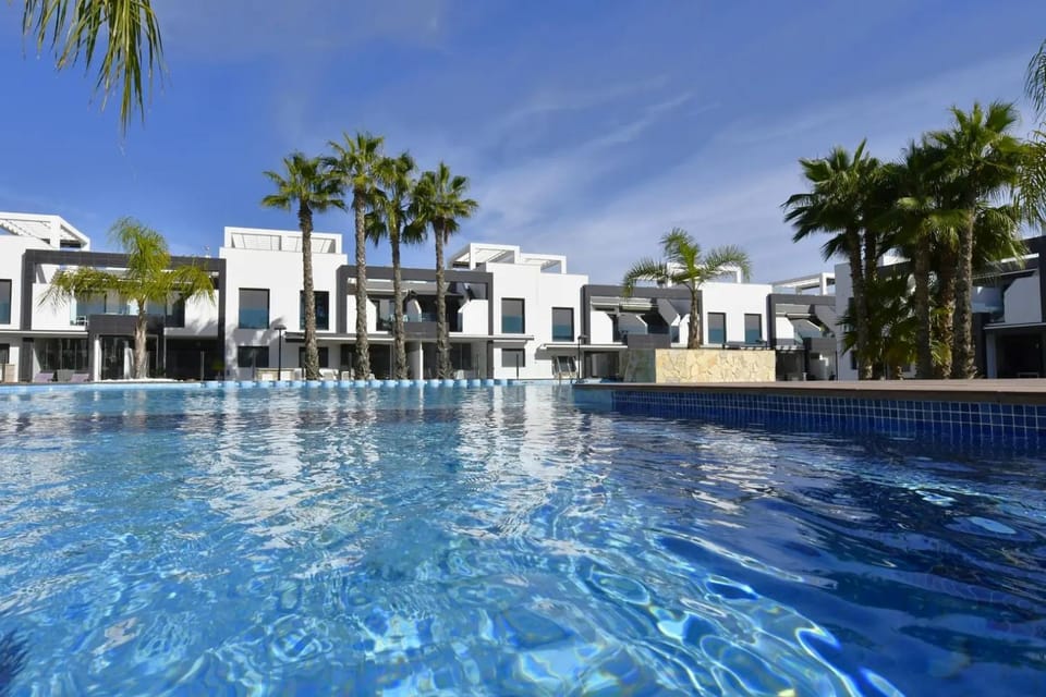 Property building, Swimming pool