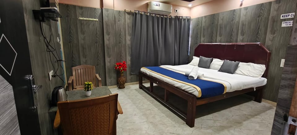 Bed, Photo of the whole room, Bedroom, air conditioner