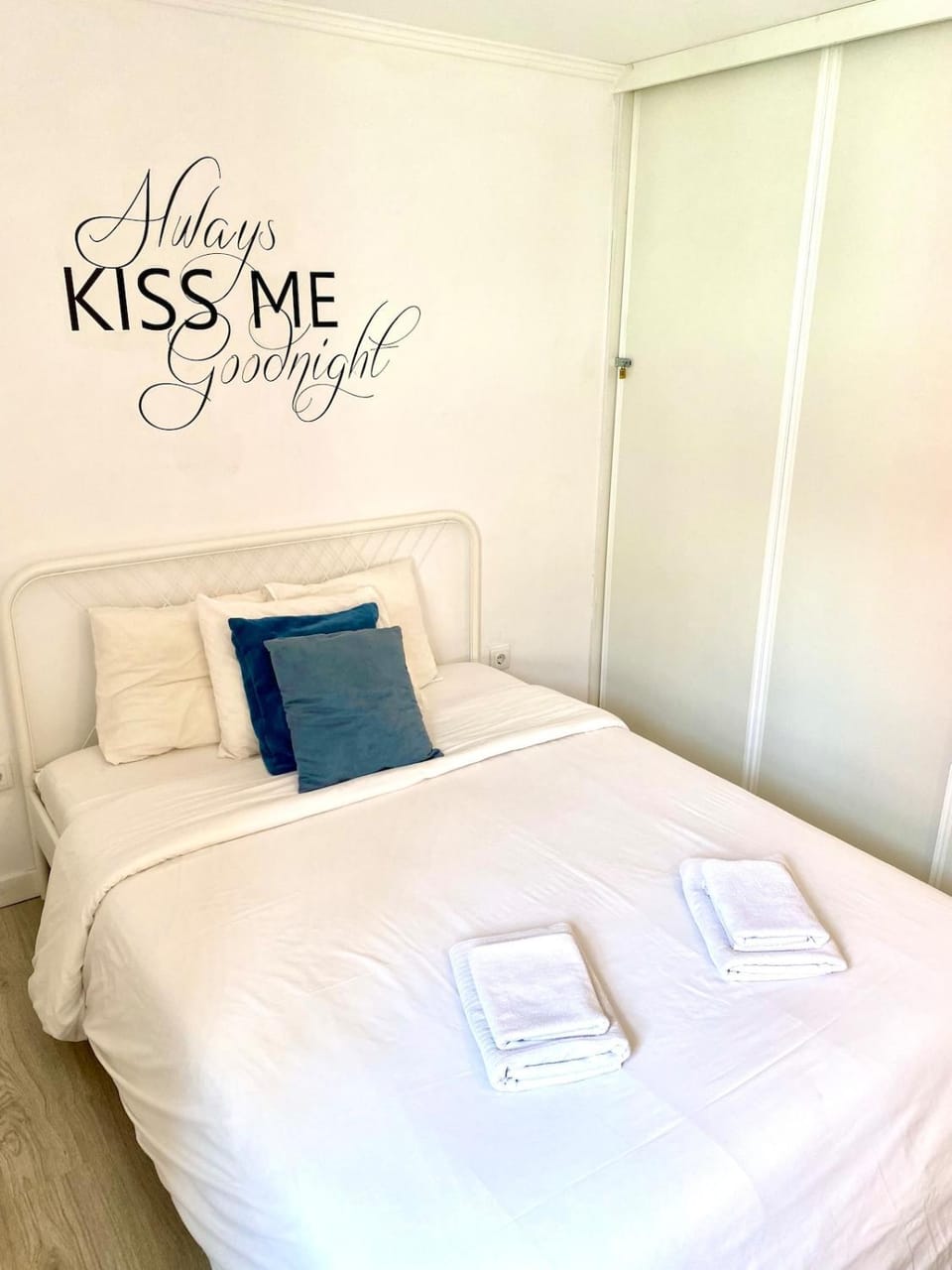 Bed, TV and multimedia, Photo of the whole room, Bedroom, heating, internet, towels, wardrobe