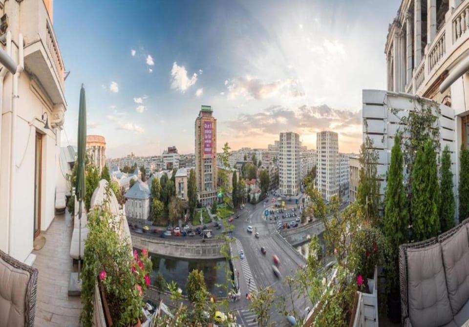 Oasis Penthouse on Calea Victoriei Apartment in Bucharest