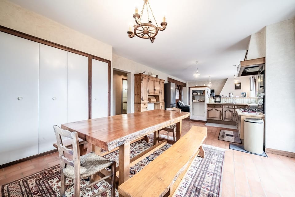 Property building, Kitchen or kitchenette, Living room