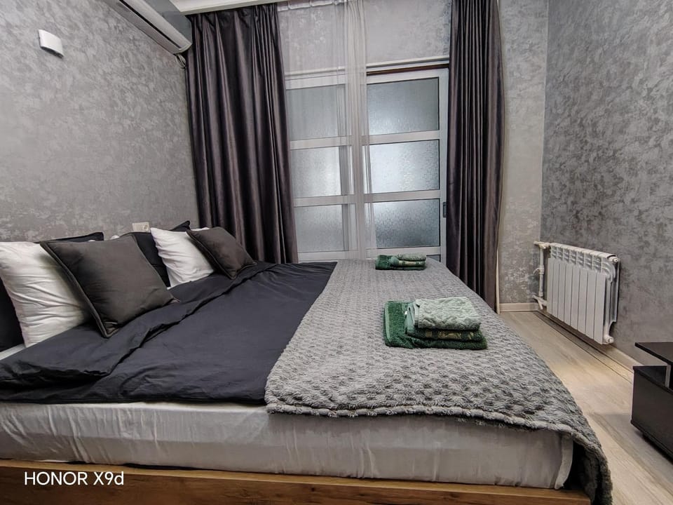 Bed, Bedroom, towels