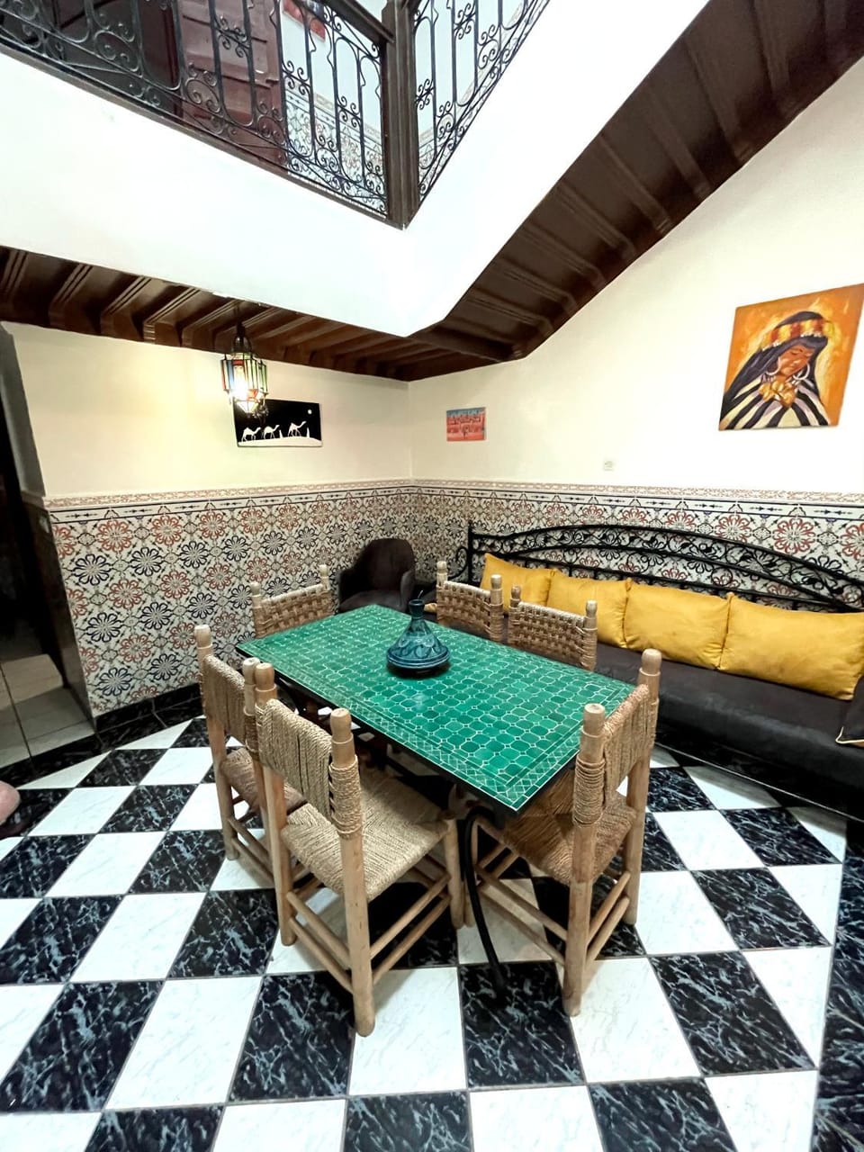 Seating area, Dining area