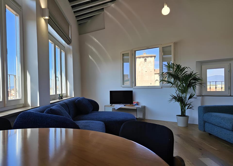 Bird's eye view, TV and multimedia, Living room, Seating area, Landmark view, Landmark view