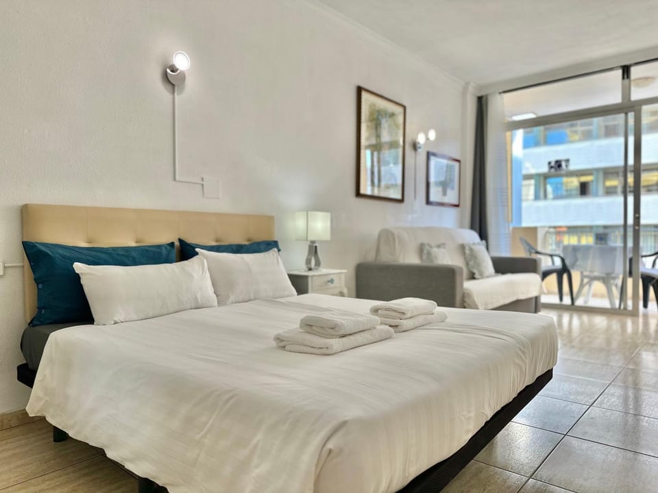 Bed, Living room