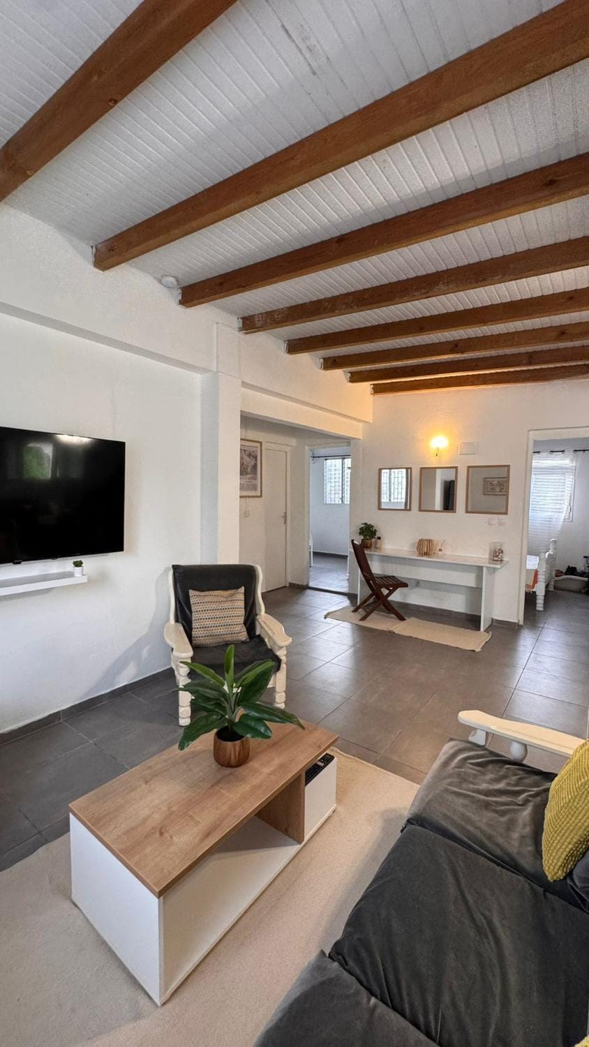 Communal lounge/ TV room, TV and multimedia, Living room, Seating area