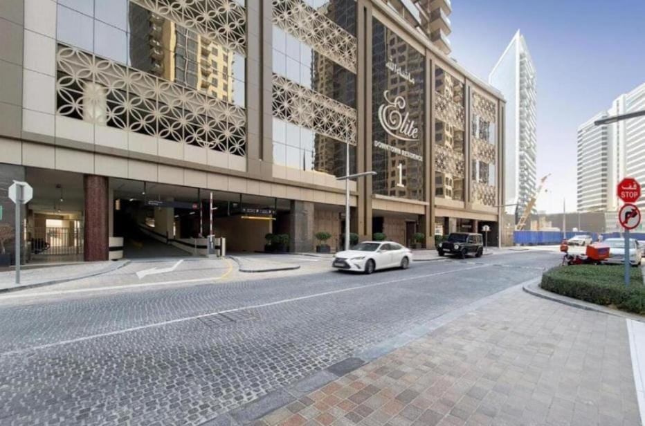 FIRST CLASS 1BR Stylish , Modern Comfort Apartment in Dubai