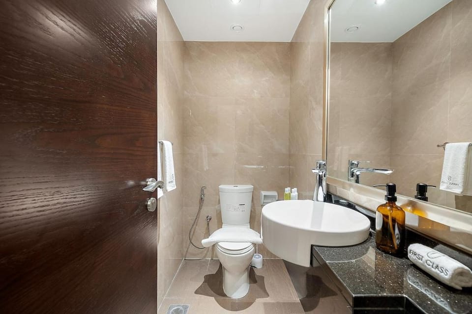 FIRST CLASS 1BR Stylish , Modern Comfort Apartment in Dubai