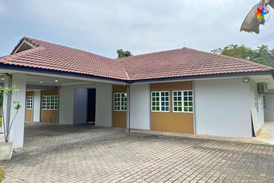 25P Muji Black & White Kajang Villa with 100" TV Villa in Negeri Sembilan, Malaysia