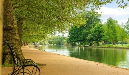 Stylish Duplex Apartment, Sleeps 2, Bedford Apartment in Bedford